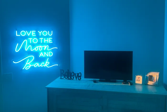 CustomPatchFactory.Com - I Love You To The Moon And Back Neon Sign