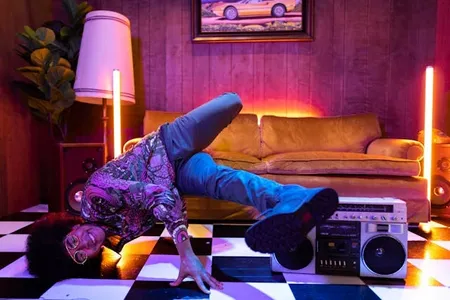 How To Dress 80s With Normal Clothes (Outfit Ideas, Accessories, And Inspiration)